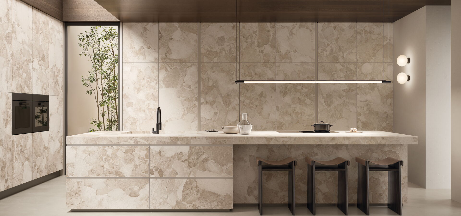 Küchenblock mit Arbeitsplatte und Rückwand